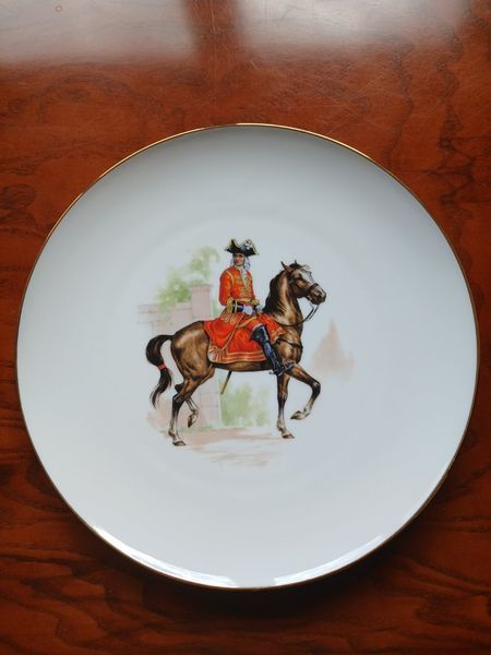 Тарілки із серії "Champs &Eacute;lys&eacute;es Paris. European Cavalery" (Єлисейські Поля. Європейська кавалерія), Kuba Porzellan, порцеляна, деколь, золочення, Німеччина, 1970-1990 рр. 1128 фото